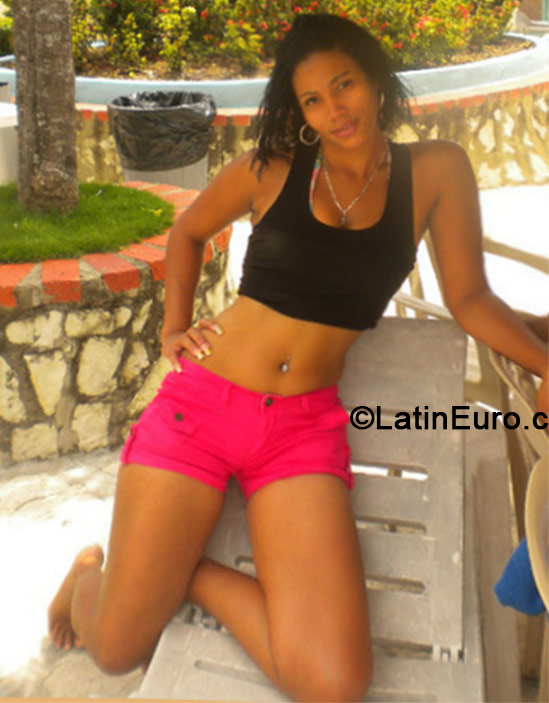 Date this beautiful Dominican Republic girl Alexa from Santo Domingo DO19002