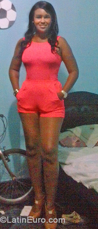 Date this beautiful Colombia girl Amelia from Cartagena CO15216