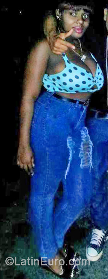 Date this hot Dominican Republic girl Yulissa from Santo Domingo DO19049