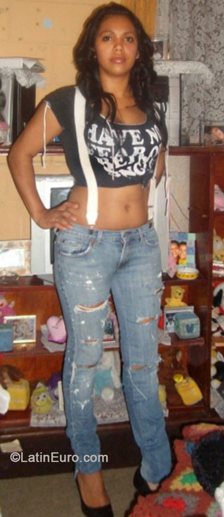 Date this stunning El Salvador girl Rocio from San Salvador SV76