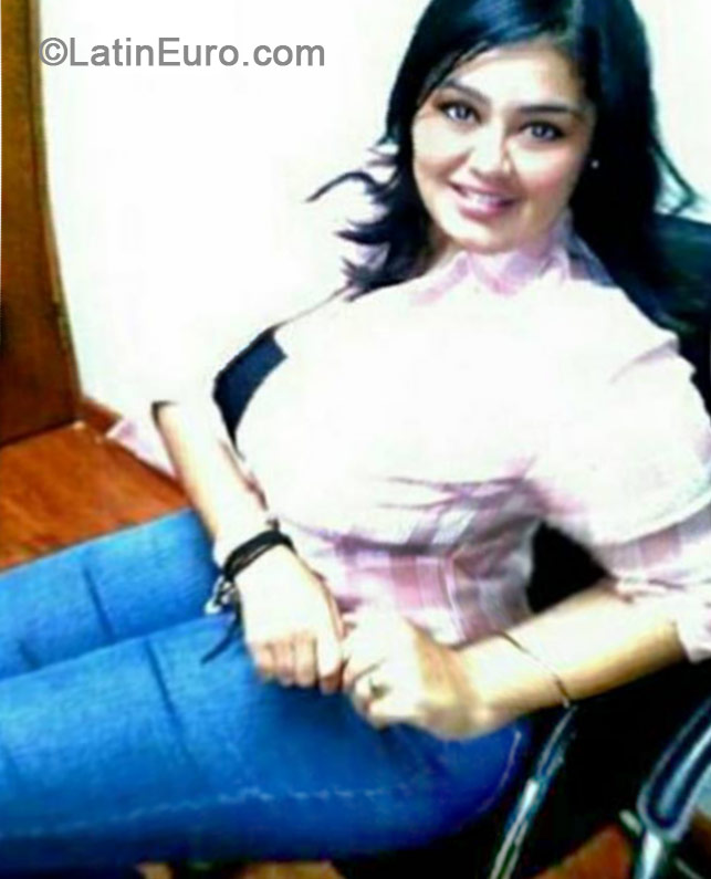 Date this tall Venezuela girl Veru from Maracaibo VE236