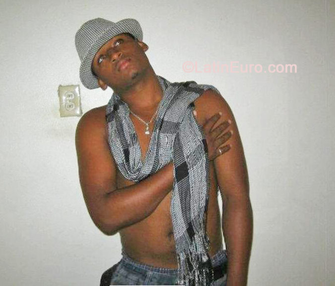 Date this charming Dominican Republic man Luis from Santo Domingo DO19190