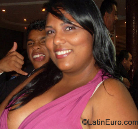 Date this attractive Venezuela girl Yuliana from Maracaibo VE246