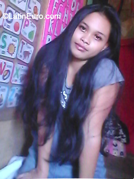 Date this pretty Philippines girl Recy from Manila PH649