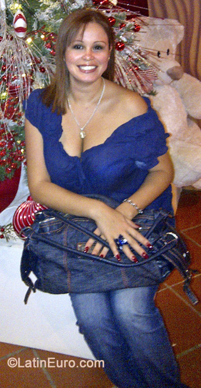 Date this beautiful Venezuela girl Laura from Caracas VE252