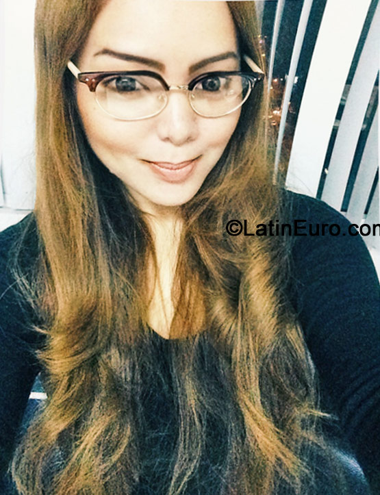 Date this stunning Philippines girl Peachie from Manila PH651