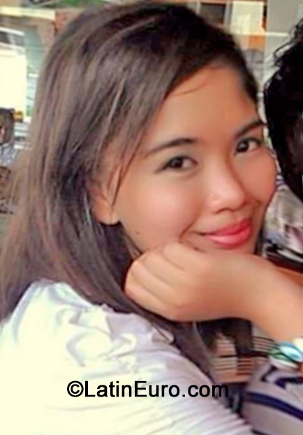 Date this happy Philippines girl Mariel from Manila PH656