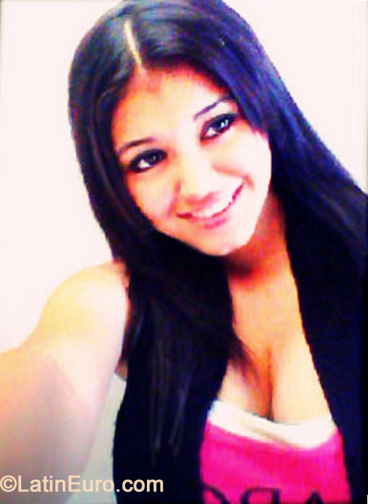 Date this voluptuous Honduras girl Skarleth from Tegucigalpa HN1065