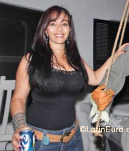 Date this nice looking Colombia girl Maria from Cali CO15401