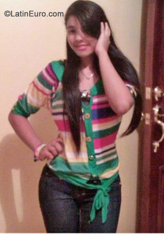 Date this georgeous Dominican Republic girl Karina from Mao Valverde DO19386