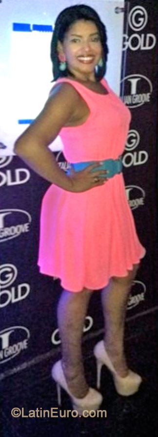 Date this foxy Dominican Republic girl Melysa from Santo Domingo DO21324