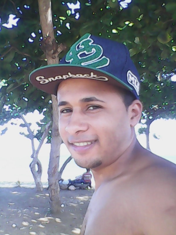 Date this young Dominican Republic man Esaul from Barahona DO19479