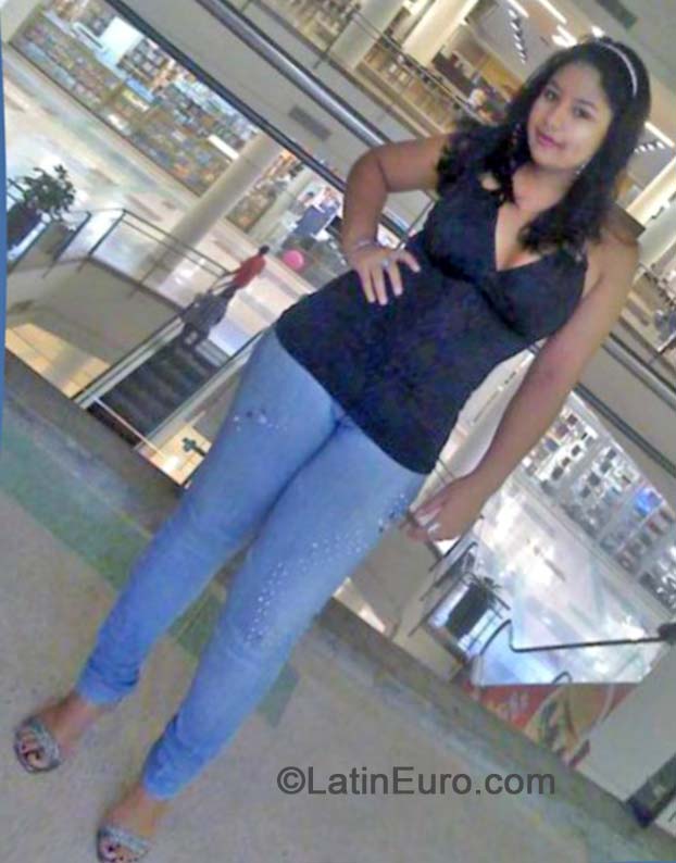 Date this georgeous Colombia girl Andrea from Cucuta CO15564