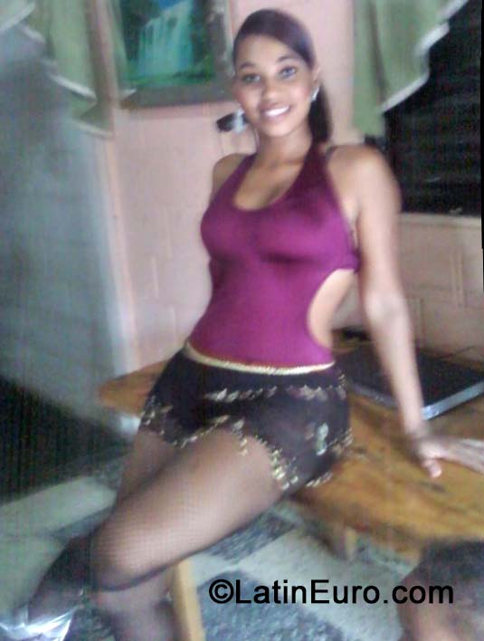 Date this passionate Dominican Republic girl Estefany from Santo Domingo DO19526