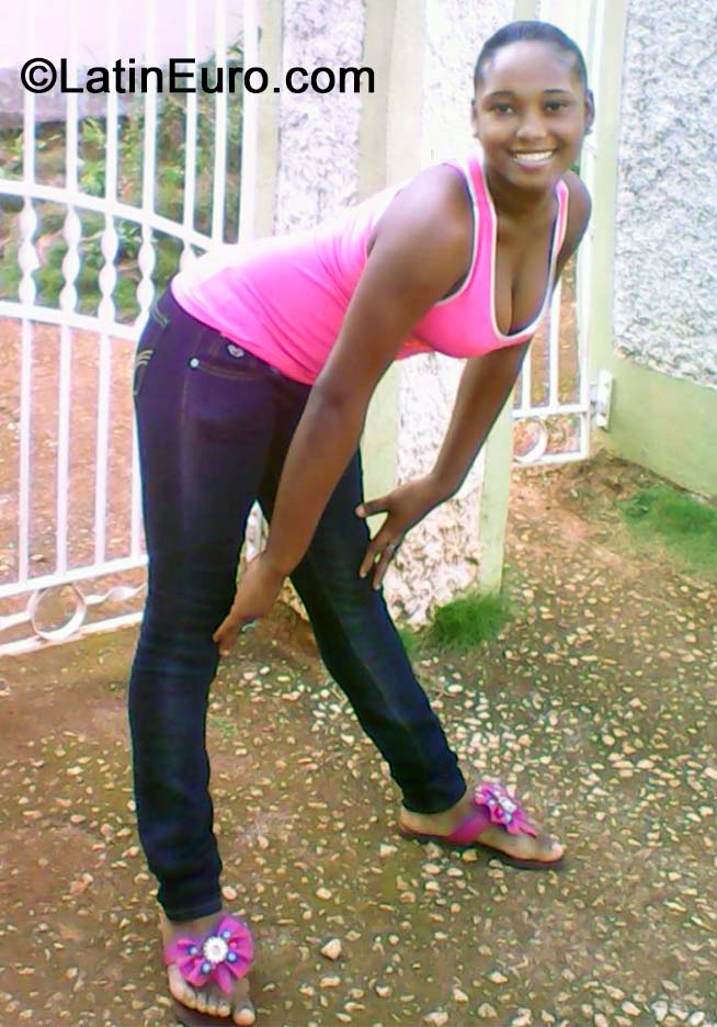 Date this attractive Jamaica girl Dana from Kingston JM2503