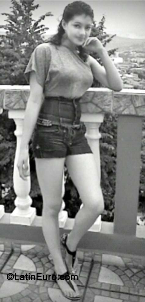 Date this athletic Honduras girl Sara from Tegucigalpa HN1390
