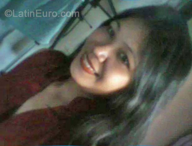 Date this lovely Philippines girl Monena from Manila PH667