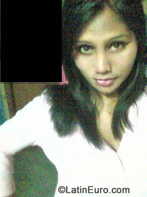 Date this hot Philippines girl Noemi from Manila PH669