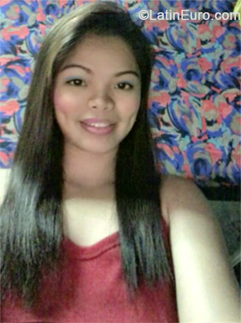 Date this fun Philippines girl Reina from Manila PH702