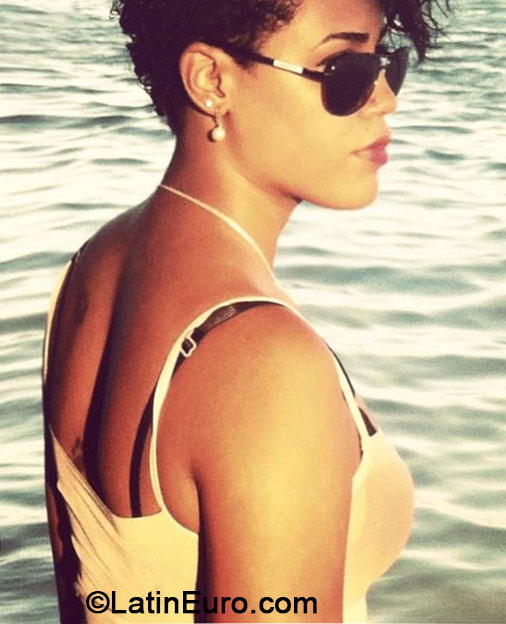 Date this stunning Dominican Republic girl Artagracia from La Romana DO19882