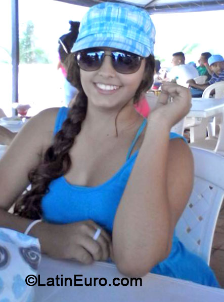 Date this nice looking Colombia girl Melissa from Barranquilla CO15941