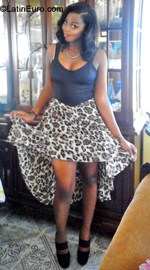 Date this happy Jamaica girl Shavon from Kingston JM1812