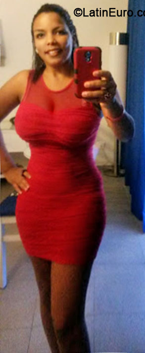 Date this cute Dominican Republic girl Carolina from Santo Domingo DO19977