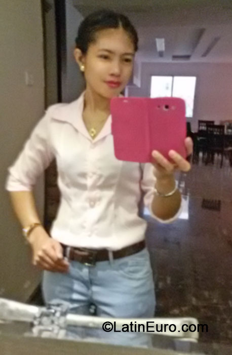 Date this foxy Saudi Arabia girl Aiza from Riyadh PH691