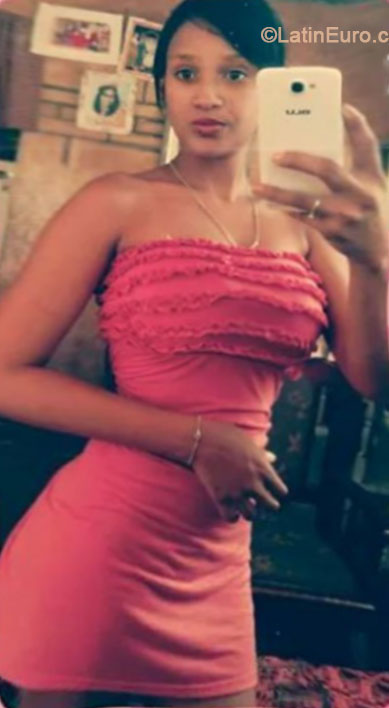 Date this sensual Dominican Republic girl Melany from Valverde Mao DO19990