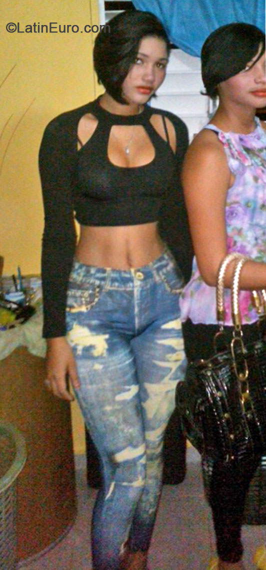Date this athletic Dominican Republic girl Paola15 from San Pedro De Macoris DO19997
