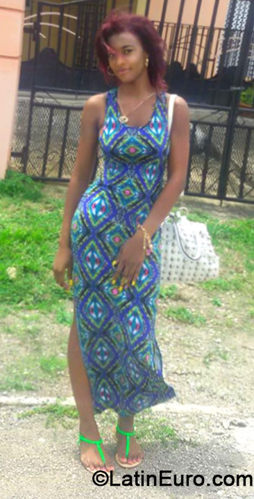 Date this foxy Jamaica girl Shanice from Kingston JM1833