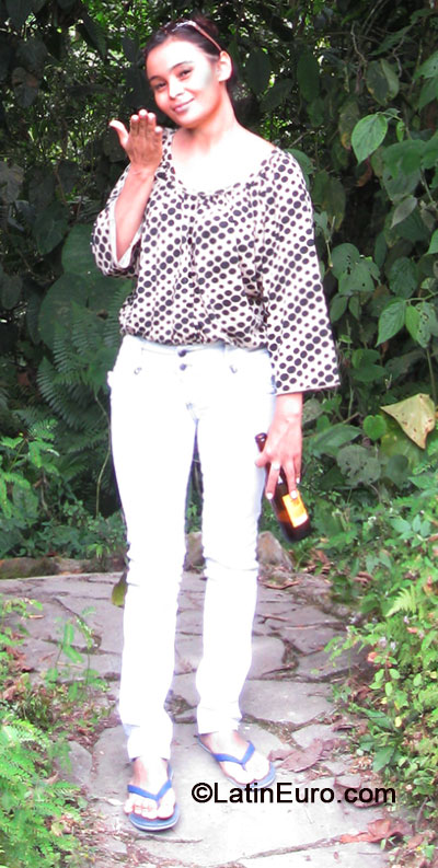Date this sensual Colombia girl Viviana from Cali CO16144