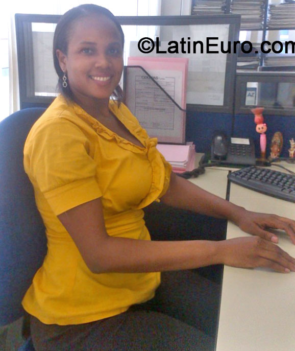 Date this hot Colombia girl MAGNOLIA from Buenaventura CO16151