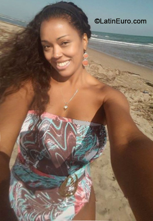 Date this beautiful Brazil girl Dywa from Rio de Janeiro BR9227