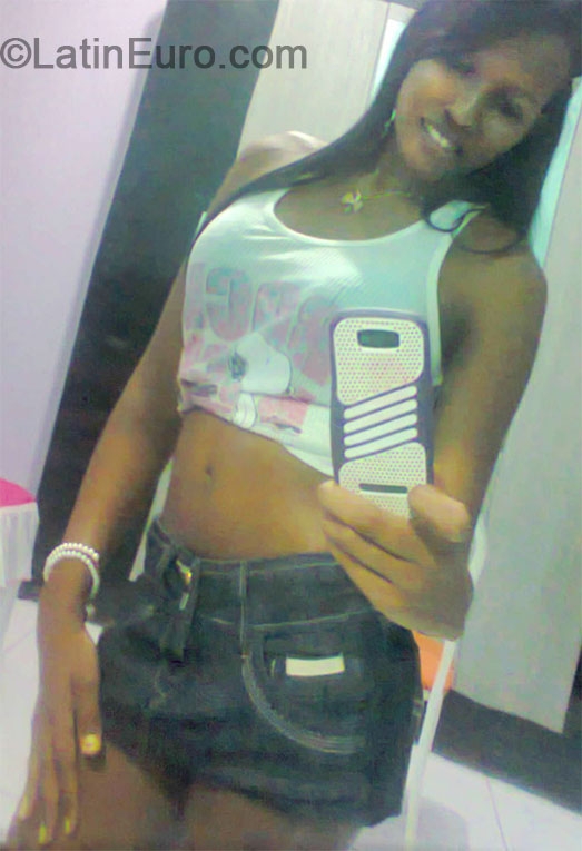 Date this athletic Brazil girl Valleria from Palmas BR9018