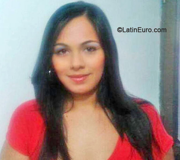 Date this attractive Colombia girl Raiza from Cartagena CO16268
