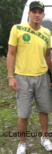 Date this delightful Colombia man Hugo jean from Cali CO16327