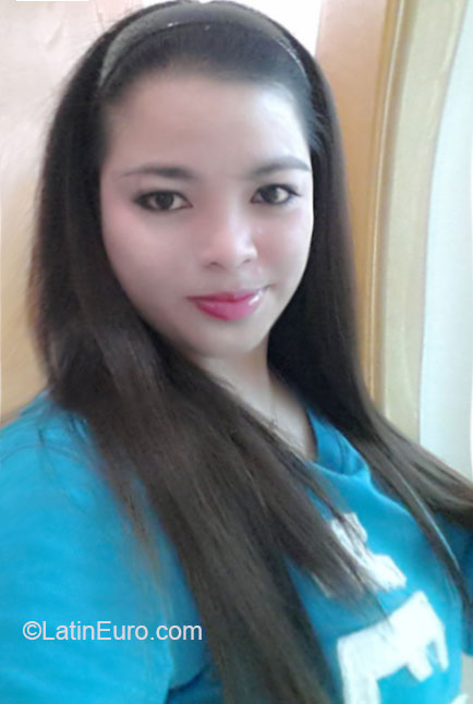 Date this sultry Qatar girl Warren from Doha QA18