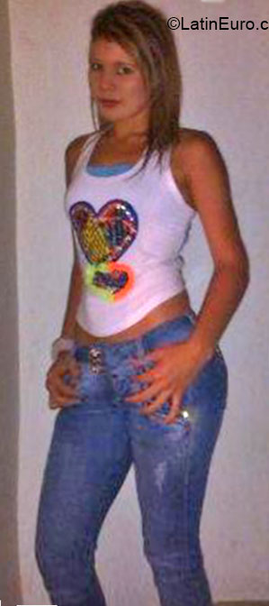 Date this beautiful Colombia girl Maryuri from Cali CO16334