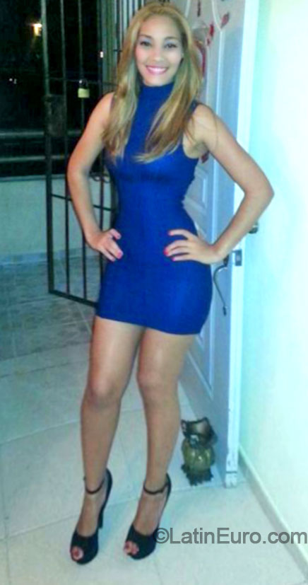 Date this sensual Dominican Republic girl Paola from Santo Domingo DO20104