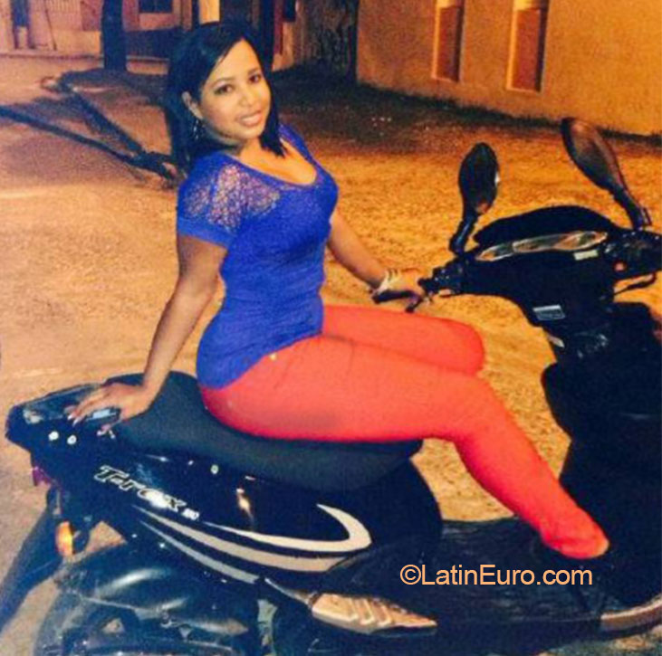 Date this stunning Dominican Republic girl Yanara from Higuey DO32738