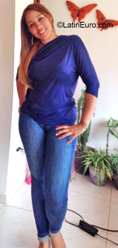 Date this sultry Dominican Republic girl Mildred from Santiago DO20121