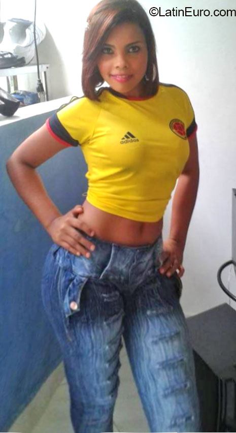 Date this lovely Colombia girl Francy from Cali Valle CO16383