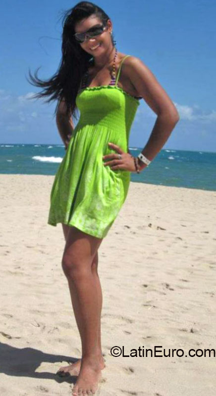 Date this voluptuous Dominican Republic girl Julissa from Santiago DO20147