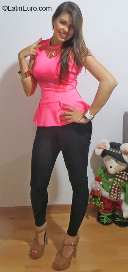Date this good-looking Colombia girl Sara from Bogota CO16426