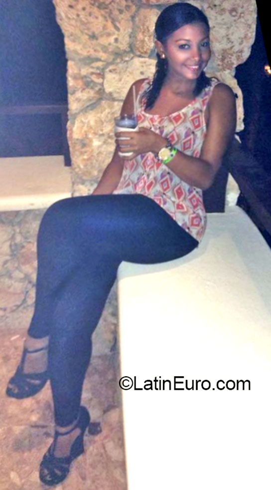 Date this charming Dominican Republic girl Emelin from Santo Domingo DO20248