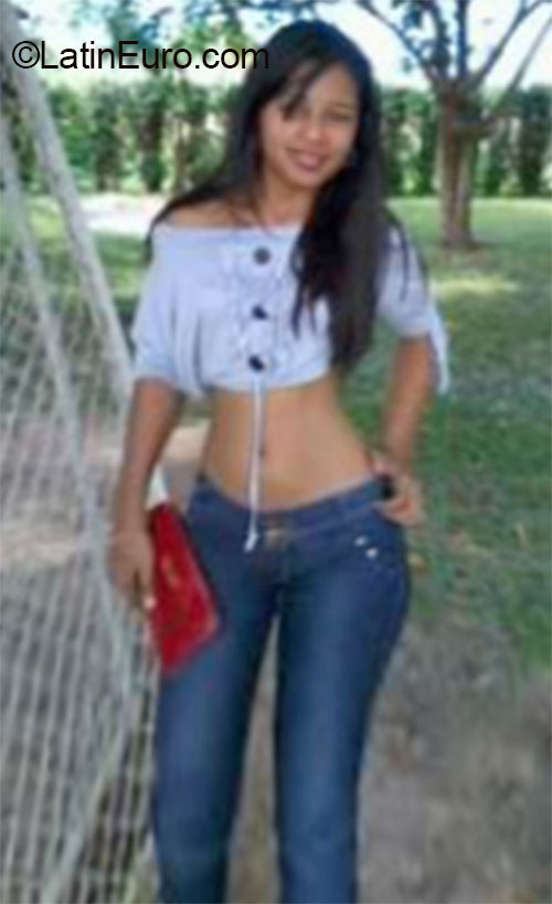 Date this foxy Colombia girl Luz from Bogota CO18635