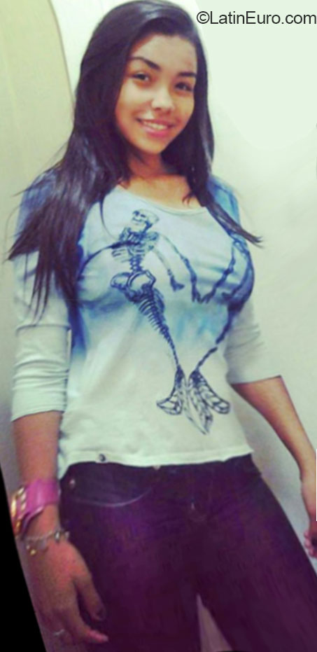 Date this cute Brazil girl Isabella from Santos BR9087