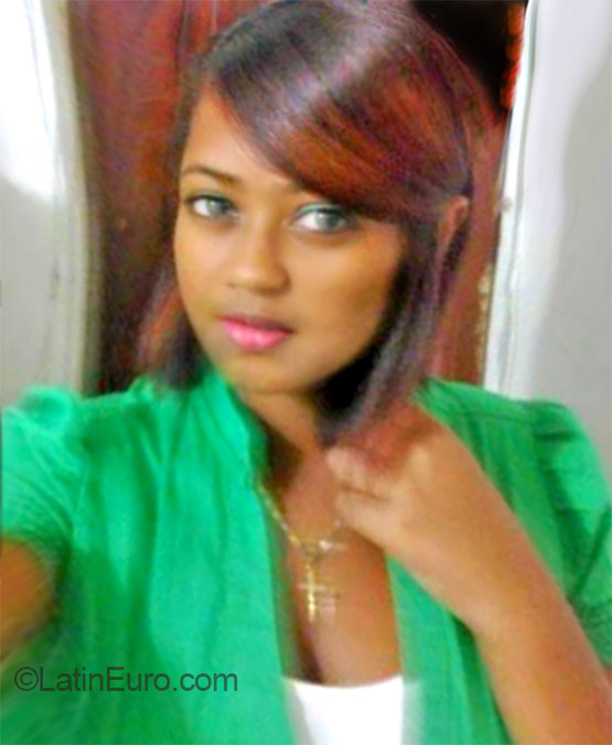 Date this good-looking Dominican Republic girl Estrella from Santo Domingo DO20346