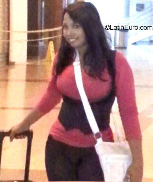 Date this stunning Dominican Republic girl Rose from Santo Domingo DO32997